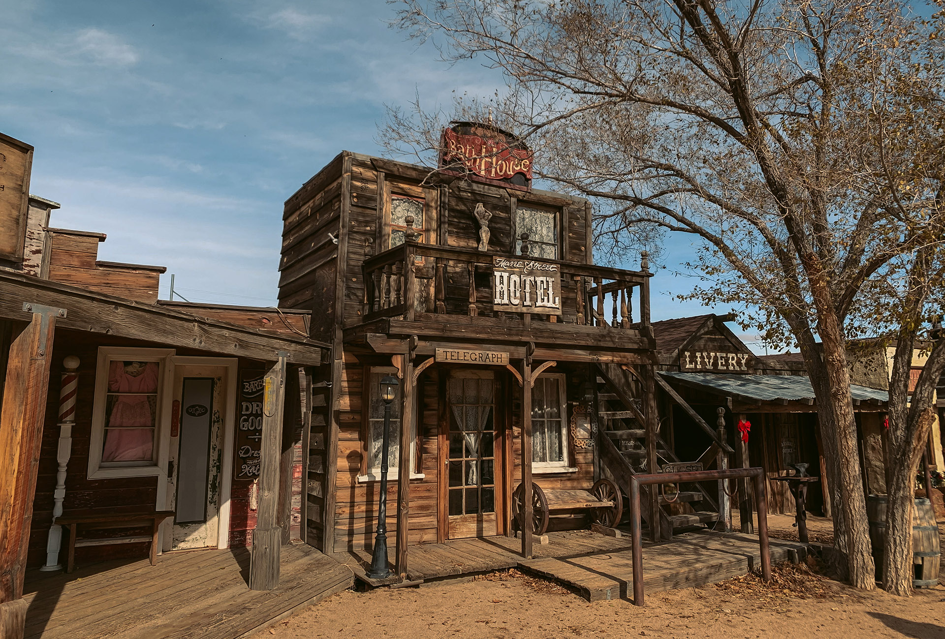 Pioneertown_La_Vie_Boheme_2